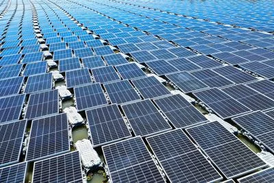 Global Surge in Solar Power: Key Developments in Capacity and Access